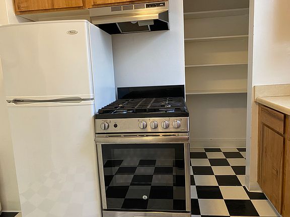 5th image of 159 Ashbury St