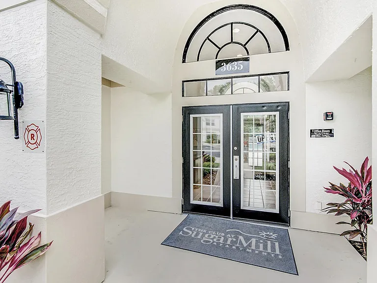 The Club at Sugar Mill Apartments — Photo 7