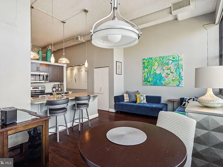 2429 Locust St #302 — Photo 18