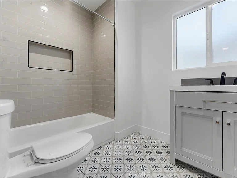 6011 Arlington Ave — Photo 7