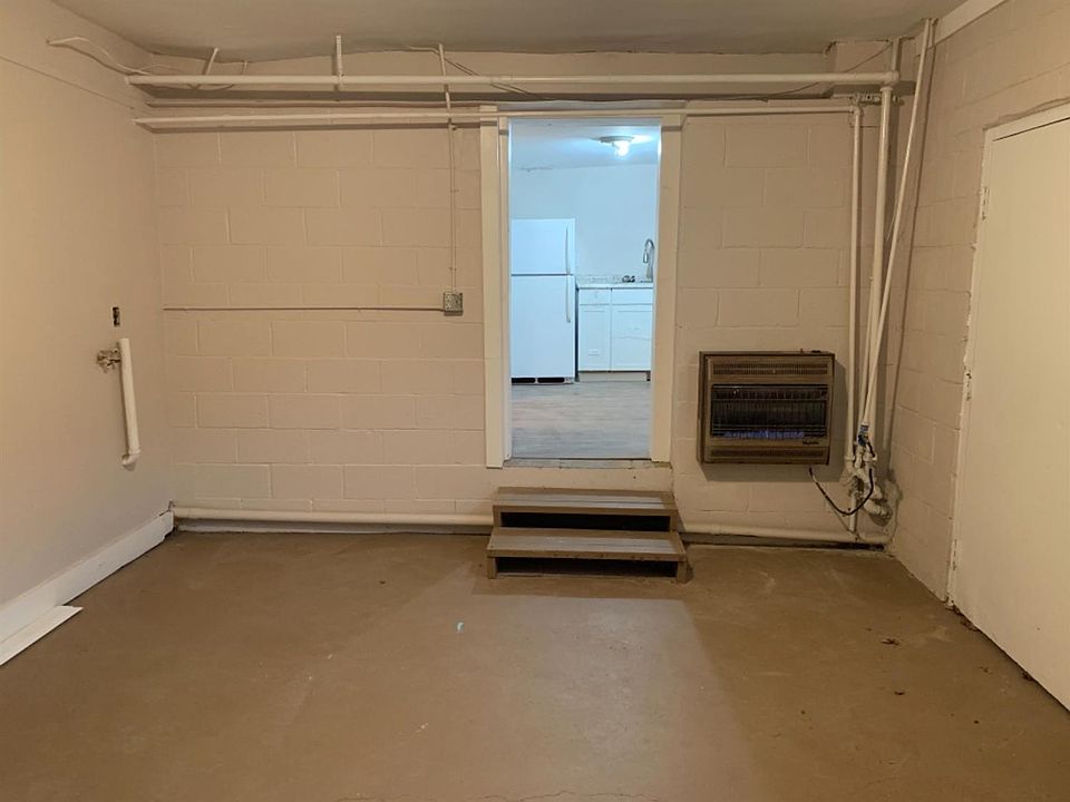 2nd image of 1014 N Limestone Unit 5
