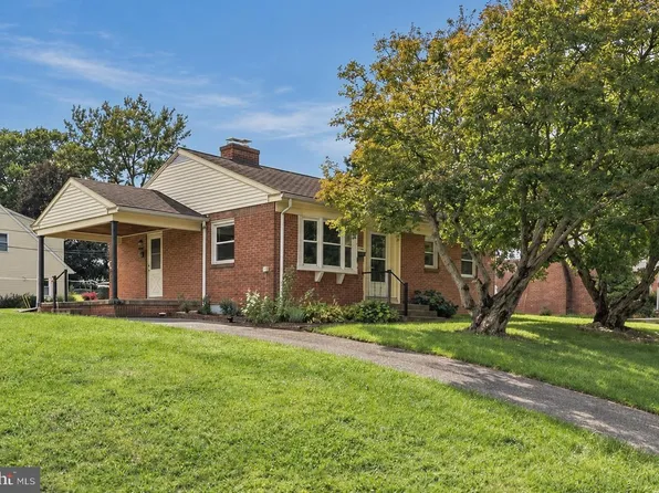 2240 New St, East Petersburg, PA 17520