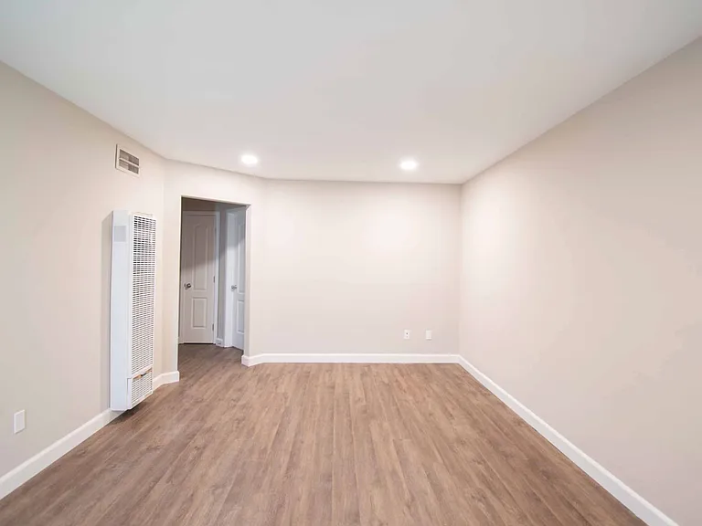 Foothill Manor — Photo 12