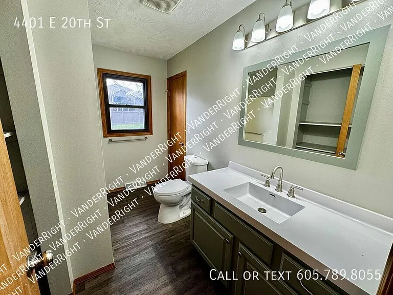 4401 E 20th St — Photo 15
