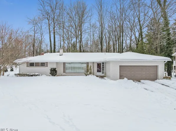 1310 Overlook Dr, Alliance, OH 44601