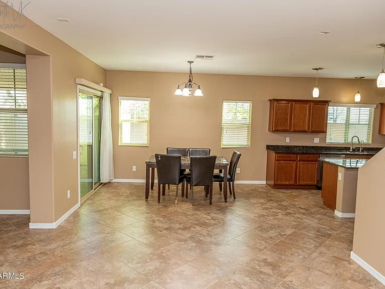 2162 W Scully Dr — Photo 3