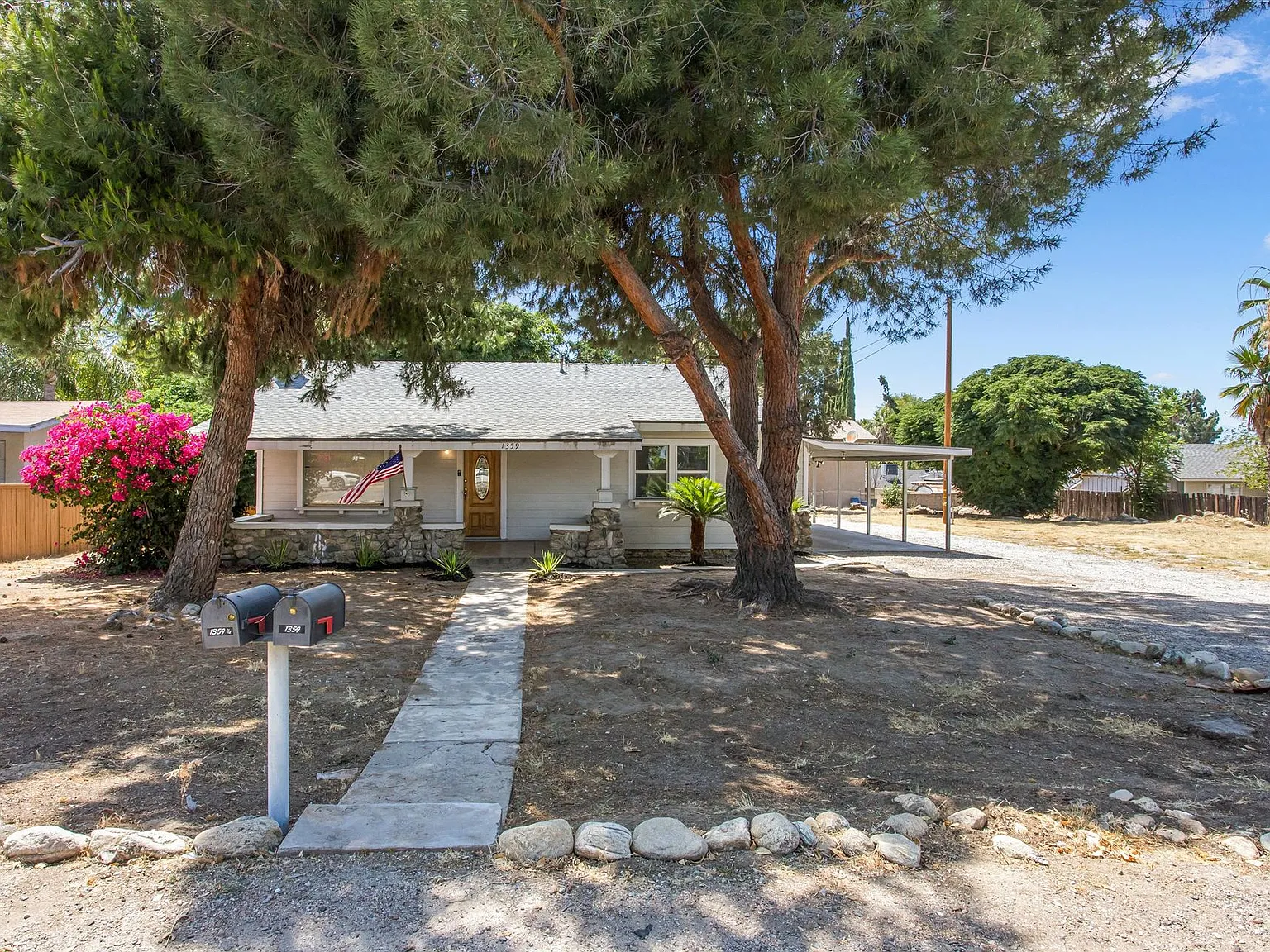 Newly renovated 1-bedroom backhouse in Mentone! — Photo 2