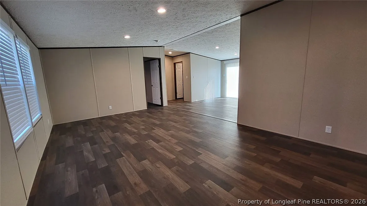 3 bed, 2.0 bath, 1300 sqft, $1,295 — Photo 3