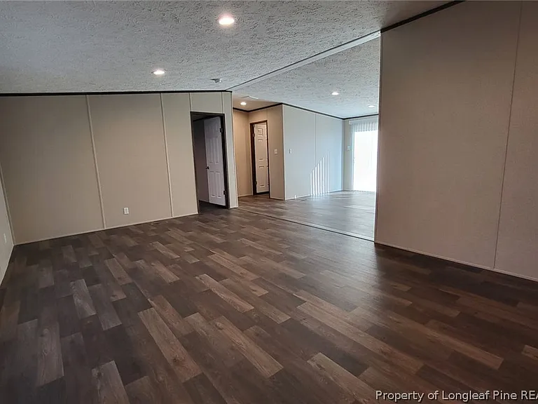 4246 Meadow Rd — Photo 2