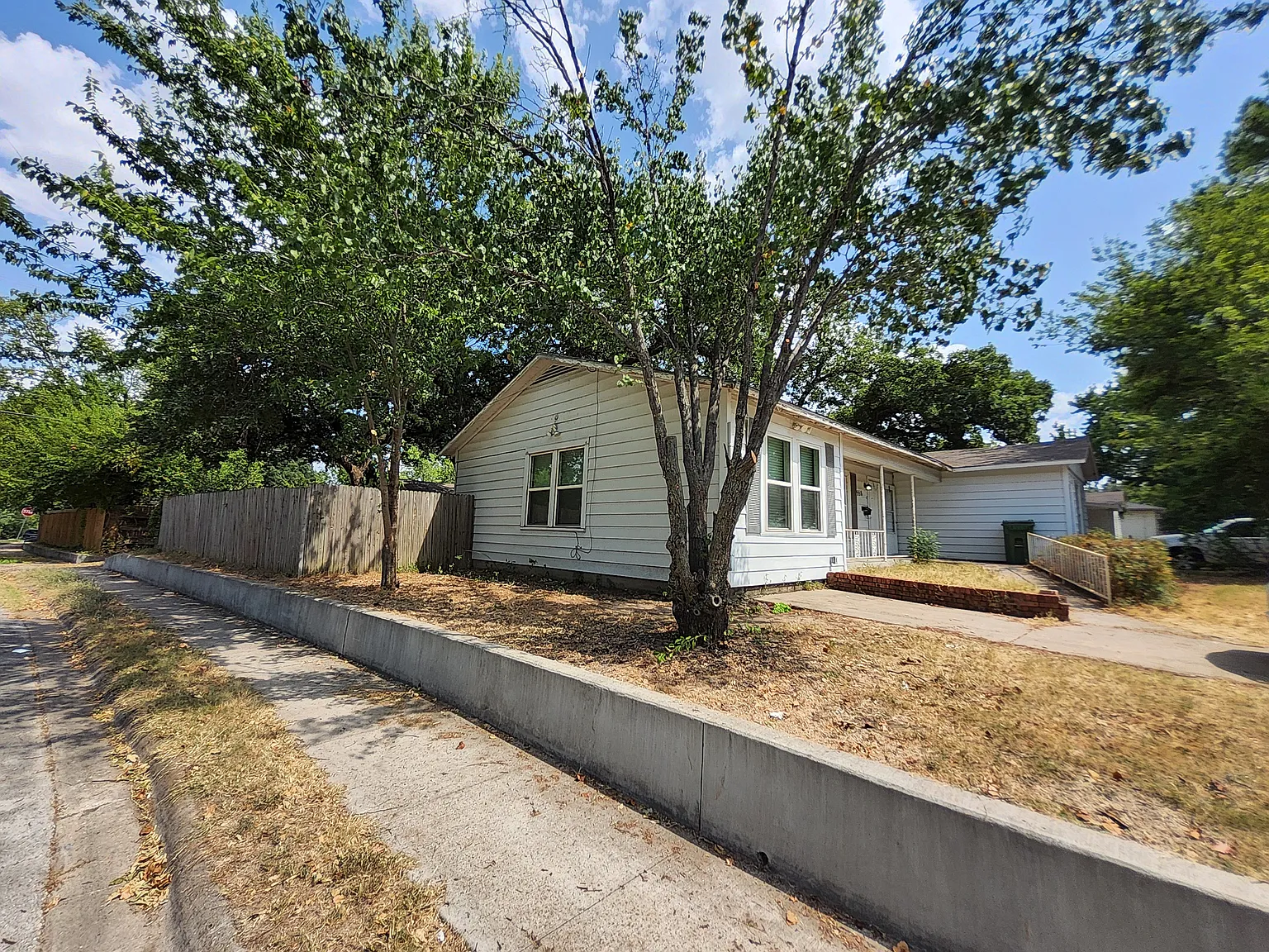 4 bed, 1251 sqft, $1,900 — Photo 3