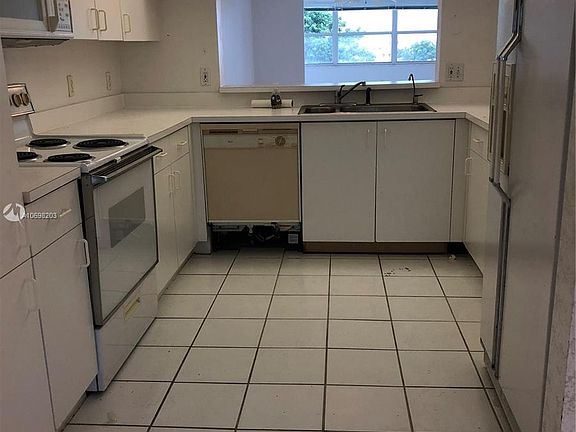 4th image of 10217 NW 24th Pl APT 402