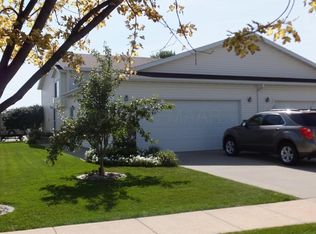 1523 Suntree Dr, West Fargo, ND 58078