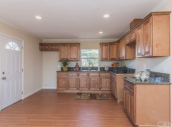 4th image of 2910 W 60th St