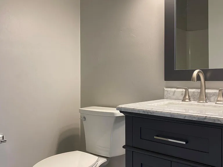 Full Bathroom 2