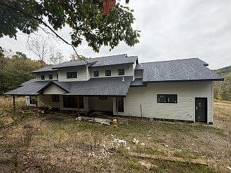 3rd image of 301 Baldwin Rd