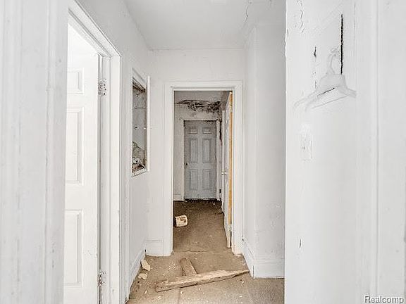 5th image of 5282 Lakeview St
