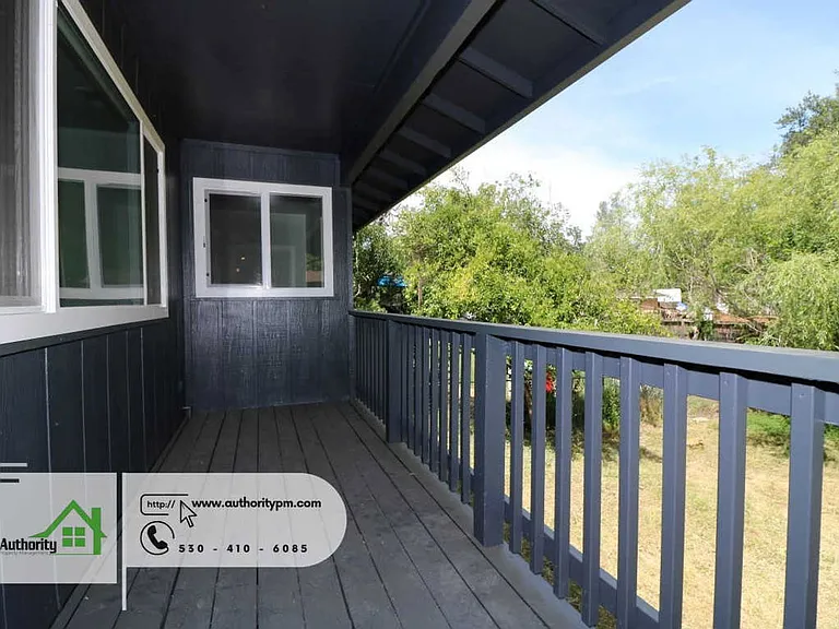 1833 Oregon Ave — Photo 26