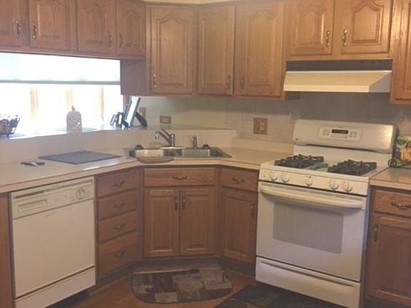 3rd image of 122 N Pamela Dr
