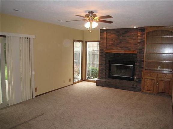3rd image of 1002 Rogers Dr