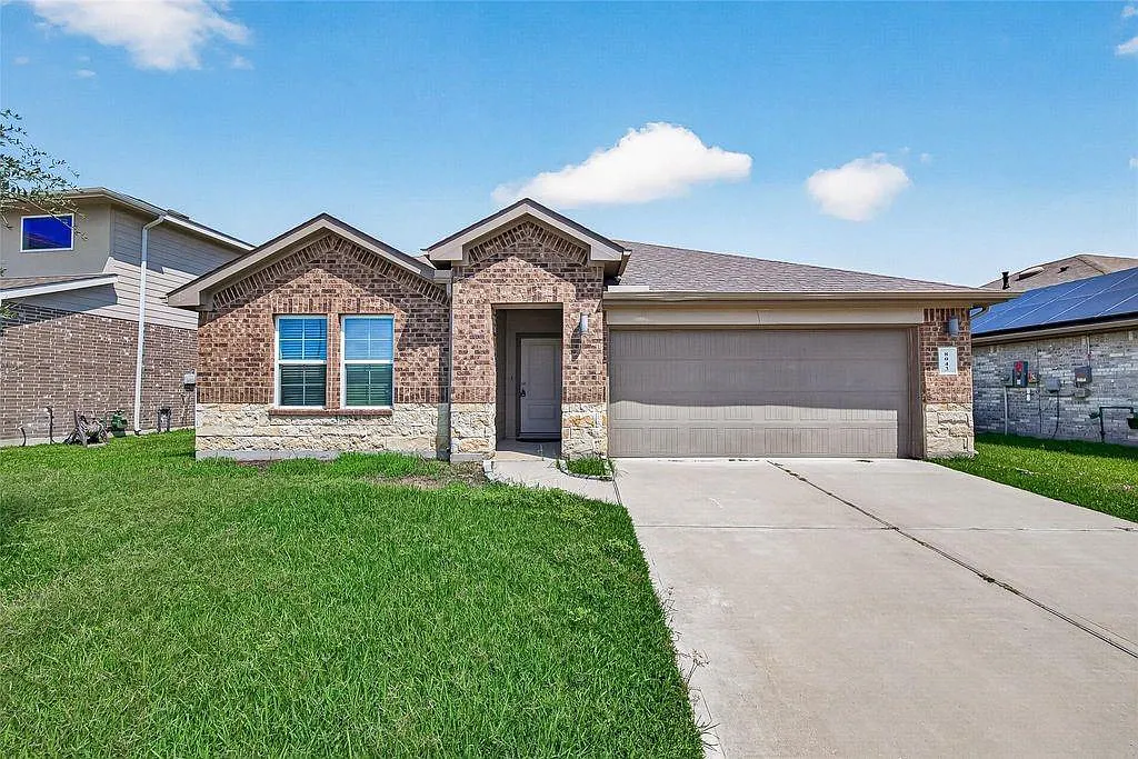 4 bed, 2.0 bath, 1860 sqft, $2,100 — Photo 1