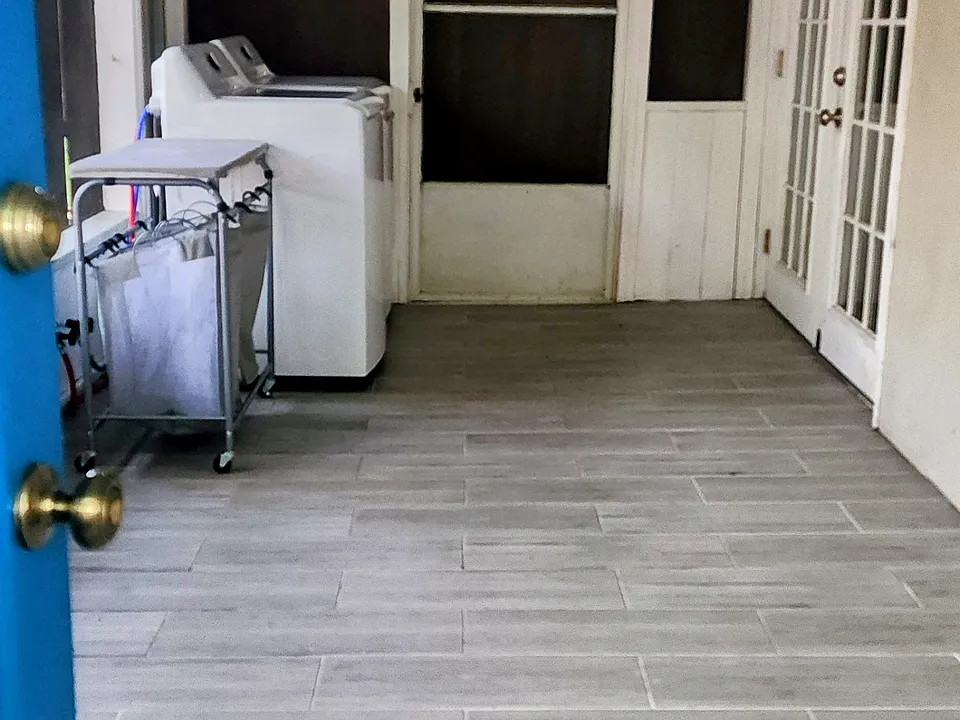Back porch area with washer and dryer