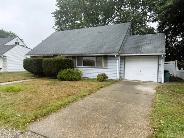 3157 Brixton Lane, Levittown, NY 11756