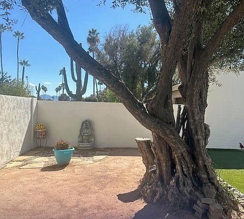 2nd image of 218 Laguna Drive E
