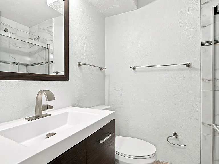 Logan Terrace — Photo 18