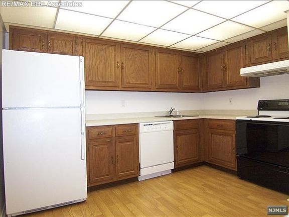 4th image of 521 Piermont Ave APT 427A