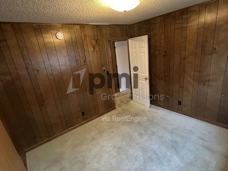 955 4th St #6 — Photo 14