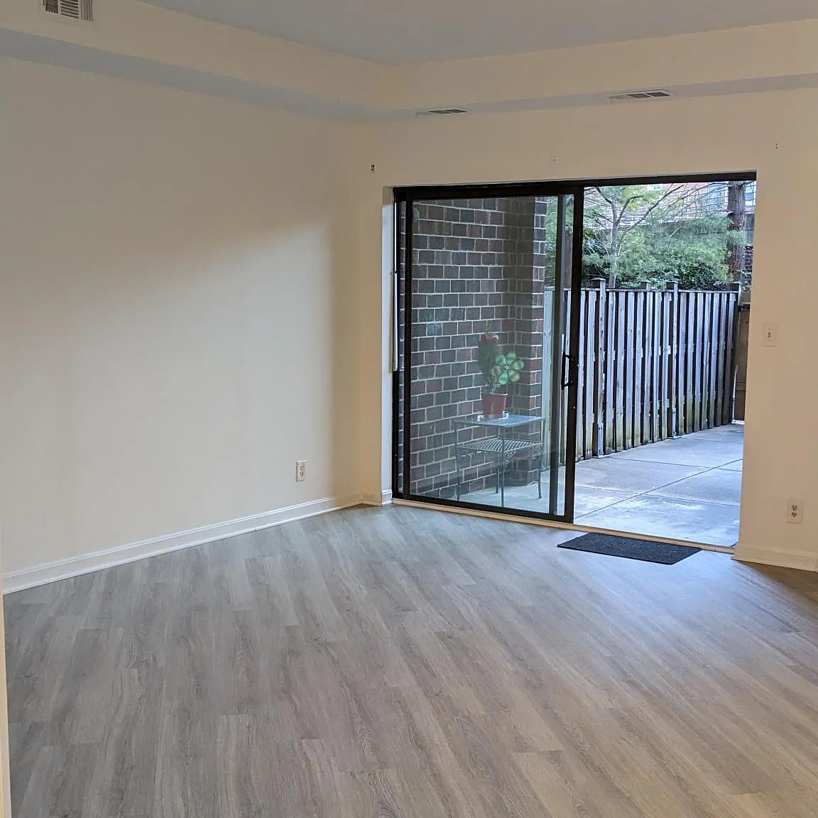 Studio, 500 sqft, $1,900 — Photo 4