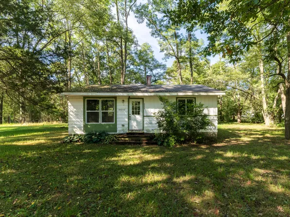 84242 42nd St, Decatur, MI 49045
