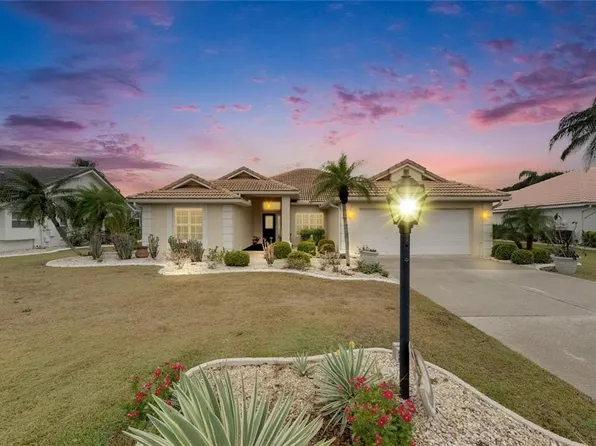 2017 S Pebble Beach Blvd, Sun City Center, FL 33573