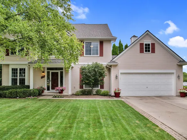 1090 Equestrian Dr, South Lyon, MI 48178