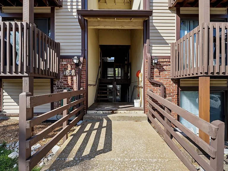 1021 Adworth Dr #J — Photo 17