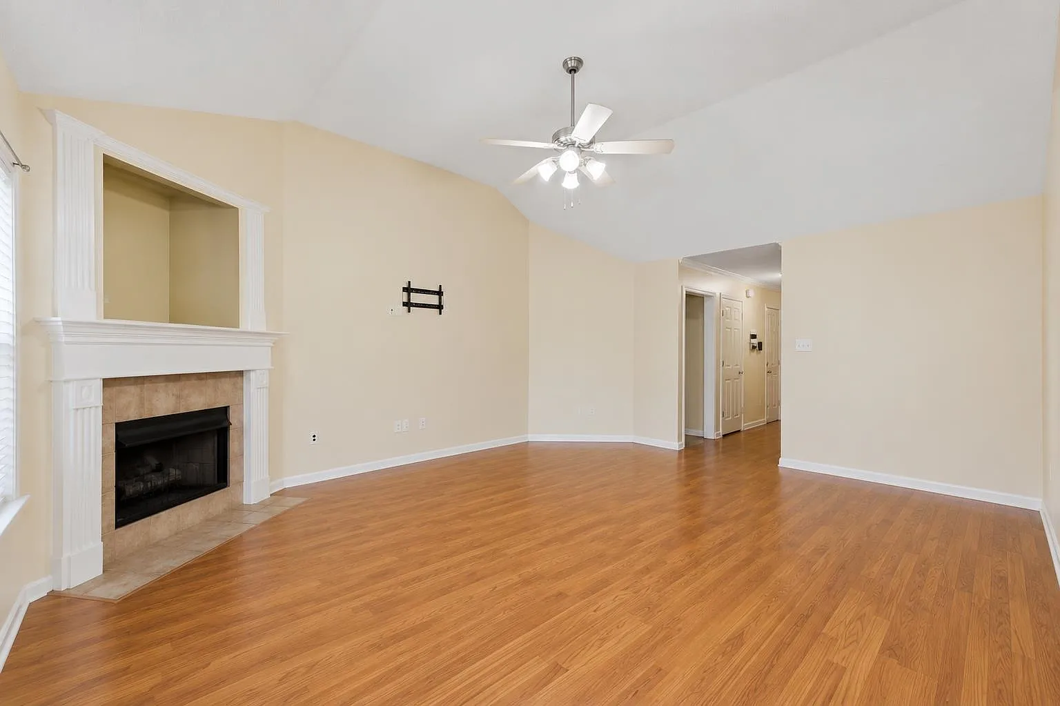 3 bed, 2.0 bath, 1392 sqft, $1,750 — Photo 4