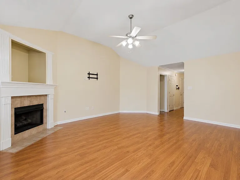 1654 Far Dr — Photo 4