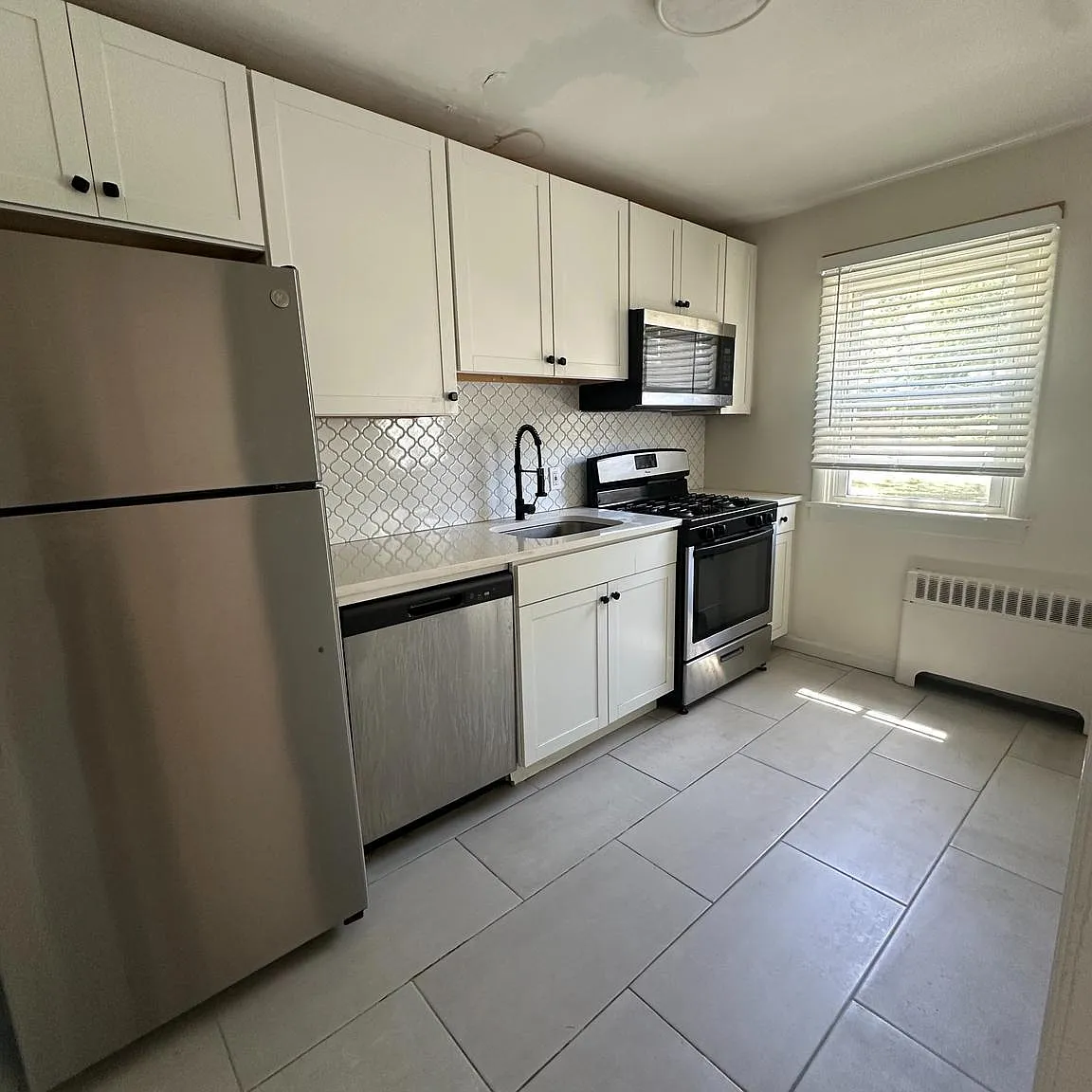 2 bed, 944 sqft, $2,000 — Photo 1
