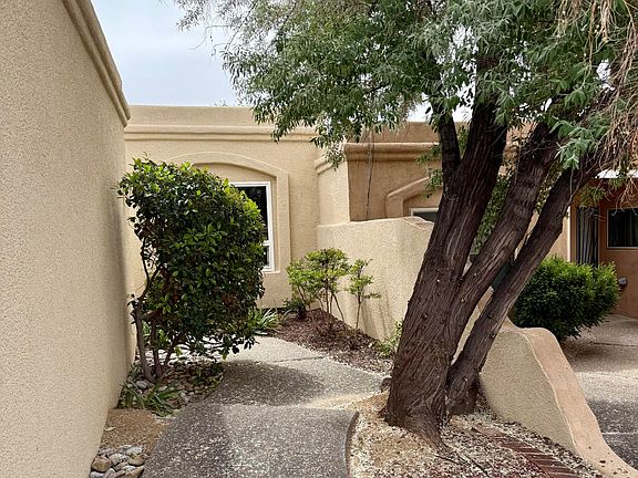 4th image of 10800 Malaguena Ln NE