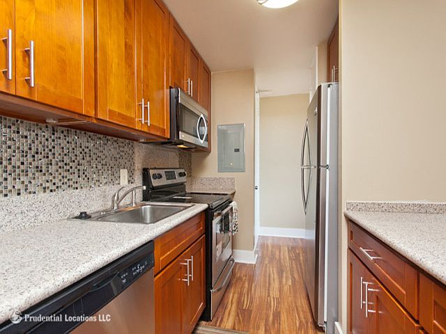1st image of 909 Ala Nanala St APT 202