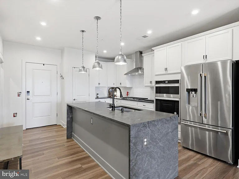 100 Saint Ives Pl #403 — Photo 3