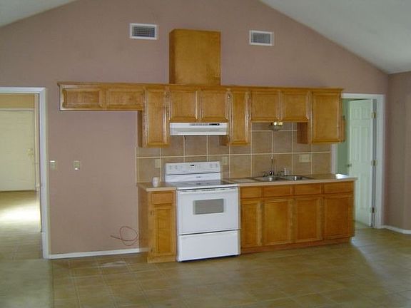 2nd image of 627 Lois Ln