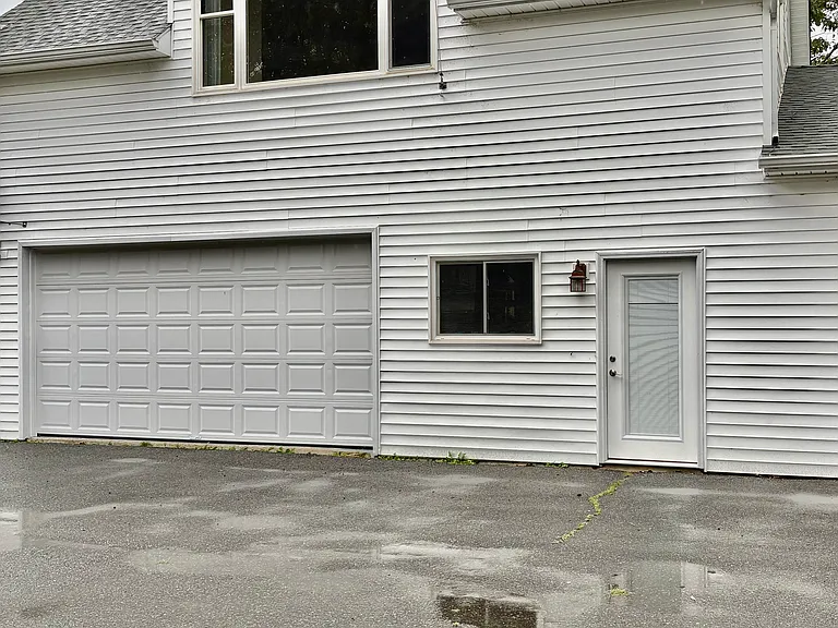 Private entrance. 2nd-floor apartment.