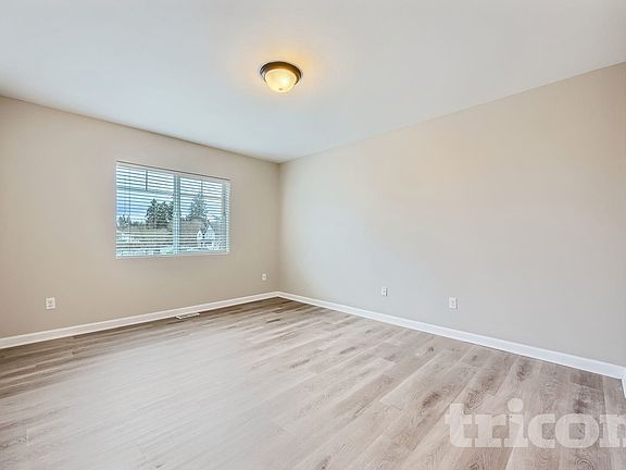 4th image of 3509 178th St E