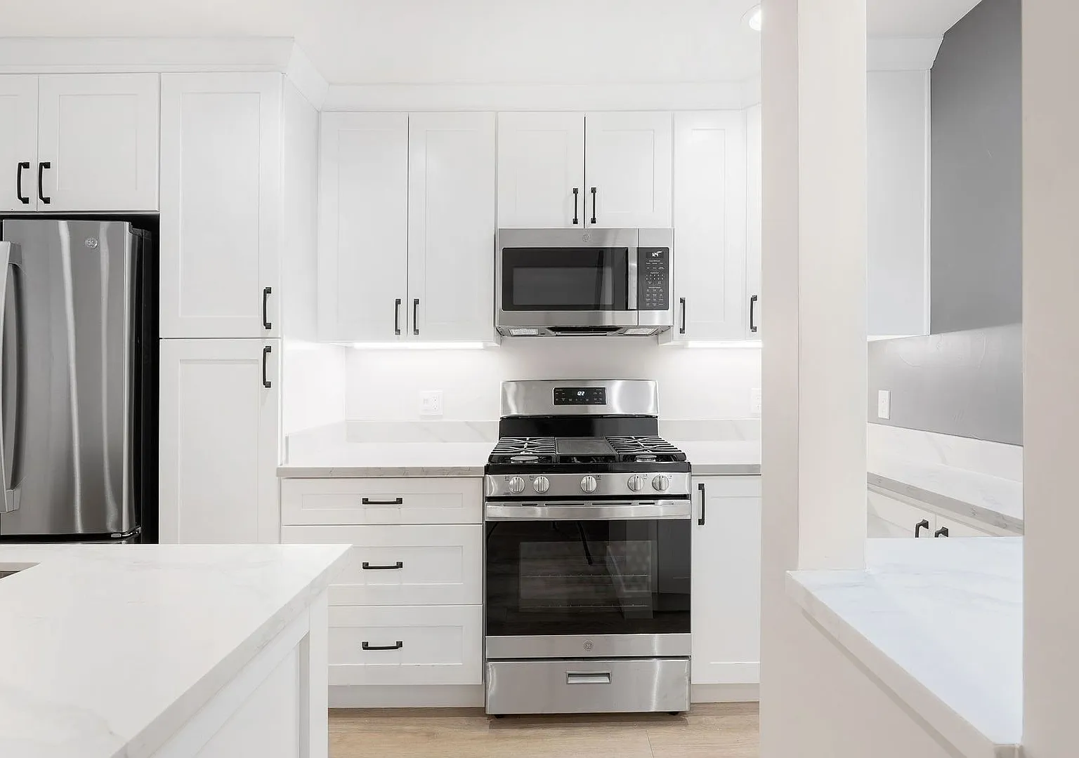 Fully Updated 2 Bedroom 1 Bath Condo — Photo 2