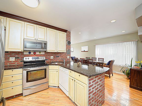 5th image of 2126 N 73rd Ave