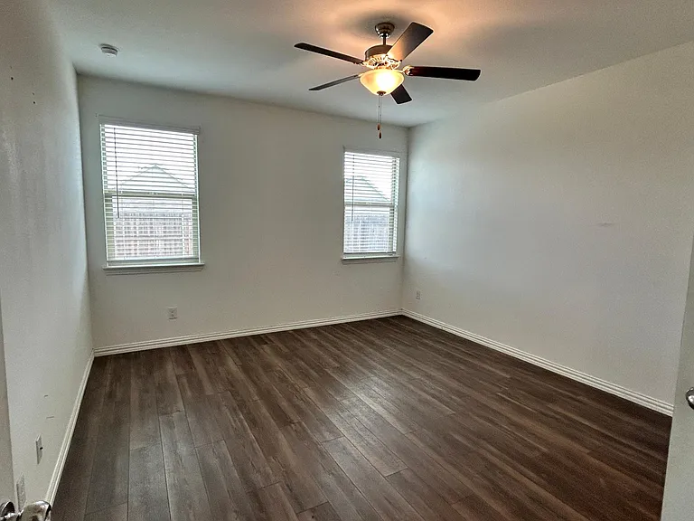 5628 Elwood Dr — Photo 5