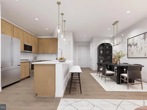 9475B Sprague Ave #10, Fairfax, VA 22031