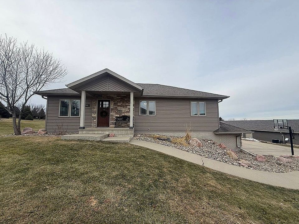 1st image of 741 Riverview Dr