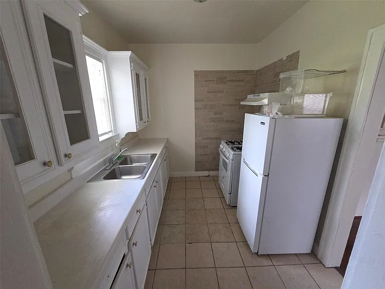2805 Cleburne St — Photo 4